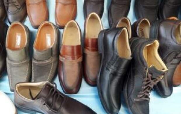 صنعت کفش را دست‌ کم نگیریم | مشکلات صنعت کفش در سالی که گذشت