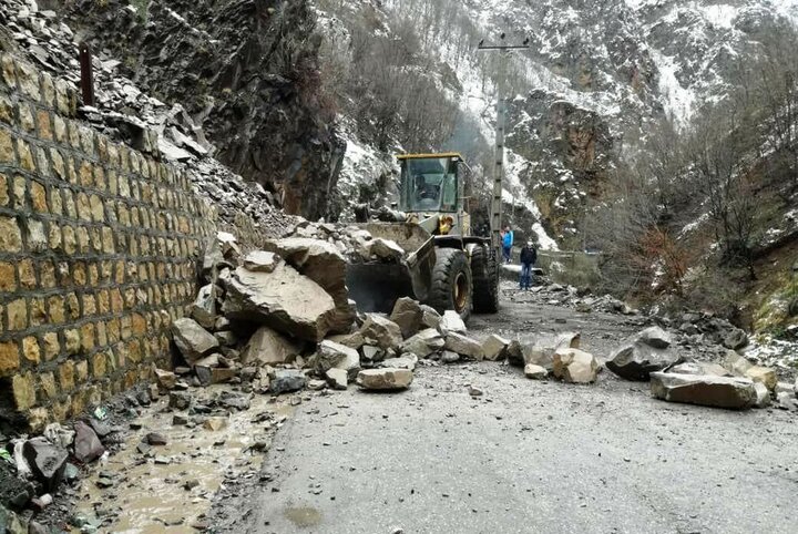 سقوط سنگ در جاده کندوان ۲ کشته شد