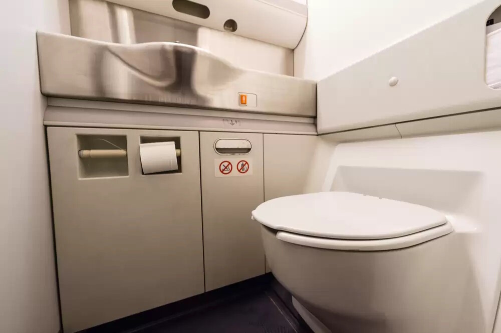 Toilets in The Early Days of Aviation