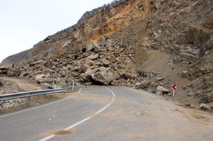 آمار کشته و مصدومان ۸۰ مورد ریزش سنگ در جاده کندوان اعلام شد