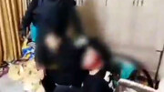 ویدیویی تلخ از ضرب و شتم یک مادر توسط پسرش در اصفهان! / فیلم