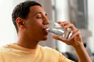 بدن روزانه به هشت لیوان آب نیاز دارد؟