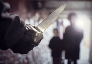 حمله وحشیانه دانش آموز ۱۳ ساله به خانم معلم با ضربات چاقو / فیلم