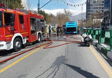 ویدیو نفسگیر از آتش‌سوزی در اتوبوس بی‌آرتی تهران