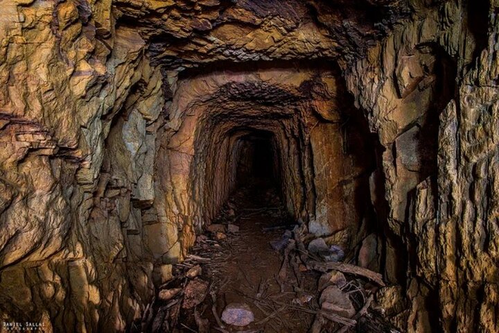 اقدام تحسین برانگیز یک معدنچی برای نجات جان همکارانش از زیر آوار در معدن طلا + فیلم