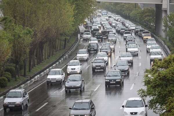 بارش باران و ترافیک شدید در جاده چالوس