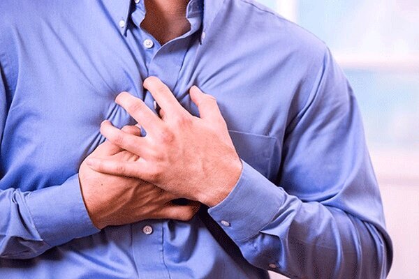 علائم و نشانه های حمله قلبی در آقایان و خانم ها + نحوه پیشگیری و درمان / عکس