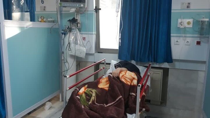 اخبار مسمومیت دانش آموزان ۱۵ فروردین / ۲۰ دانش آموز دختر در تبریز راهی بیمارستان شدند!