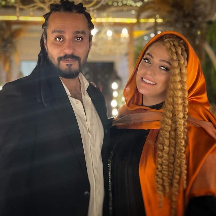 عکس عاشقانه خانم بازیگر و همسرش در باغ شازده ماهان + عکس
