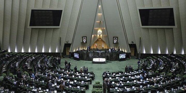 جرم‌انگاری ارسال تصاویر مبتذل و مستهجن برای زنان