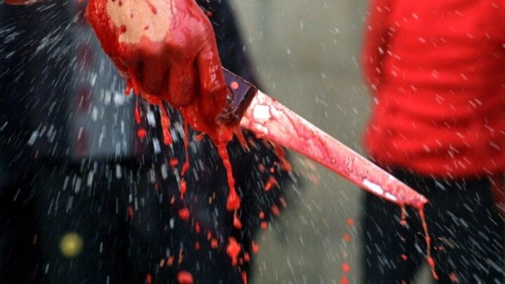 لحظه حمله با چاقو به امام جماعت حین نماز در مسجد + فیلم