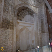 چه چیز سببِ شهرت محراب مسجد جامع تبریز شده؟