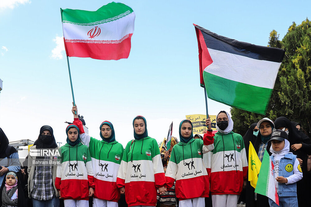 پوشش جنجالی دختران و زنان ایرانی در راهپیمایی قدس ۱۴۰۲