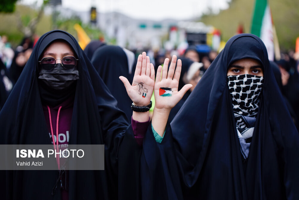 پوشش جنجالی دختران و زنان ایرانی در راهپیمایی قدس ۱۴۰۲