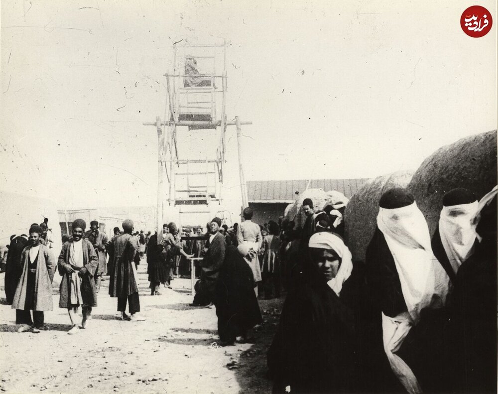 قدیمی‌ترین عکس از «چرخ و فلک» در ایران؛ ۱۱۷ سال قبل/ عکس