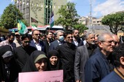 حضور روحانی مشهور ایرانی در راهپیمایی ۲۲ بهمن + عکس