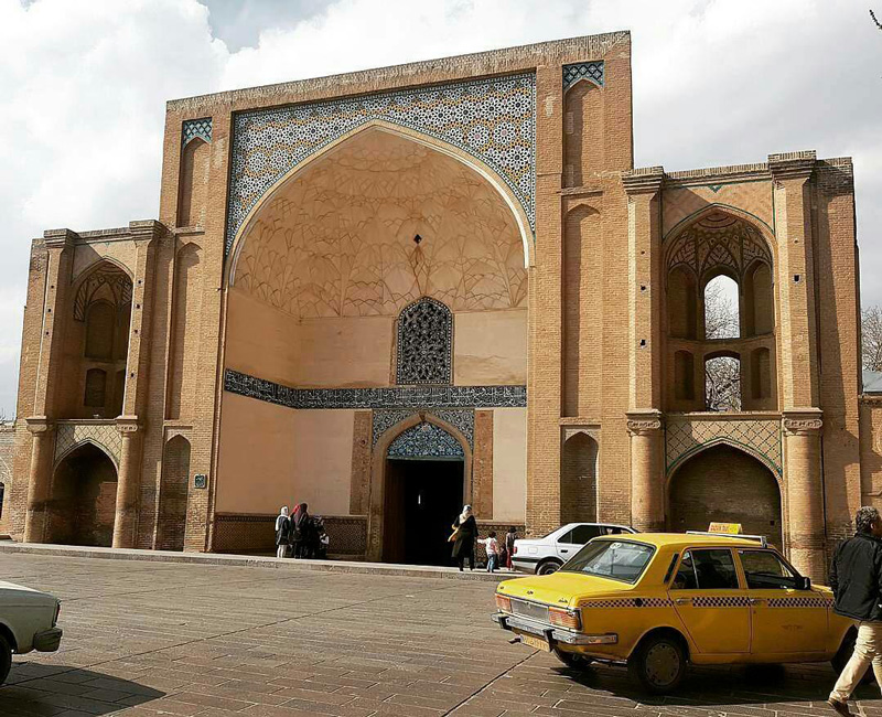 معماری بیهمتای سردر عالی قاپو در خیابان سپه قزوین