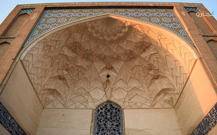 معماری بیهمتای سردر عالی قاپو در خیابان سپه قزوین معماری بیهمتای سردر عالی قاپو در خیابان سپه قزوین