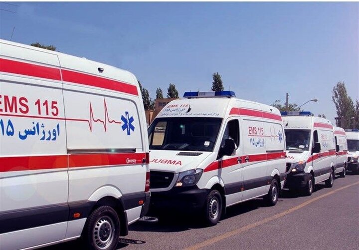 اقدام تحسین برانگیز اصفهانی‌ها در راه دادن به آمبولانس در ترافیک شدید + فیلم