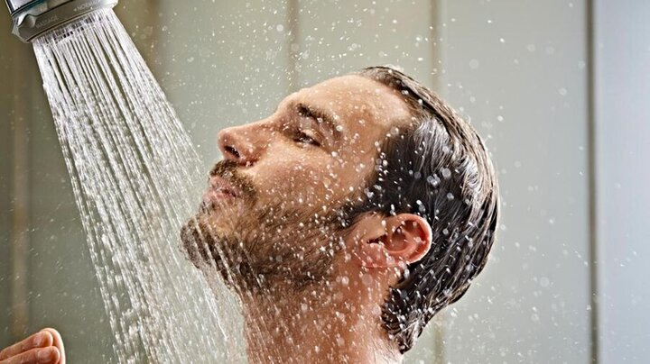 دوش آب سرد برای بدن مفید است یا مضر؟