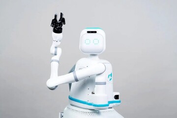 درگیری وحشتناک زن با ربات + فیلم