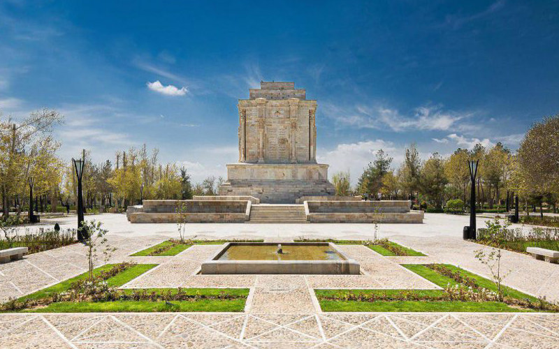 آرامگاه فردوسی معماری درخور توجه