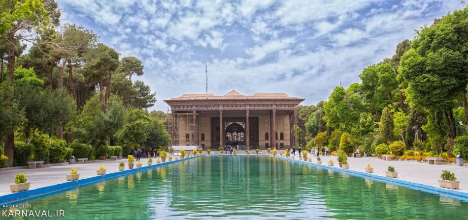 معماری با شکوه کاخ چهل ستون اصفهان