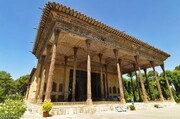 چهل ستون کجای اصفهان است؟