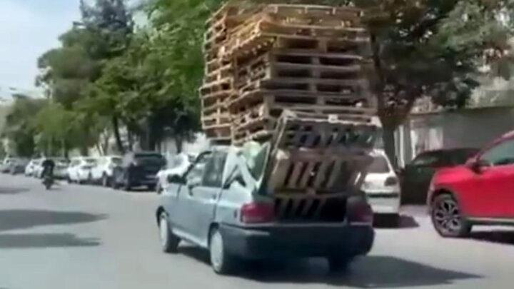 راننده ای که بار کامیون را با پرایدش جابجا می کند! + فیلم