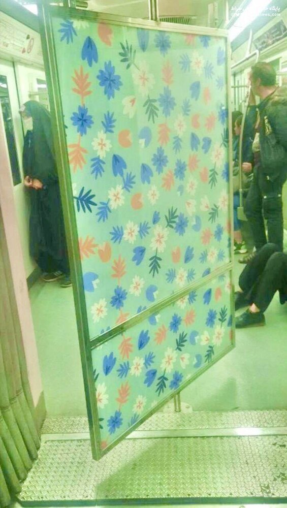 عکس/نصب پرده بین واگن زنان و مردان در مترو تهران!