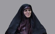 تبریک گفتن روز ملی خلیج فارس خانم مسئول با پرچم شیر و خورشید + عکس