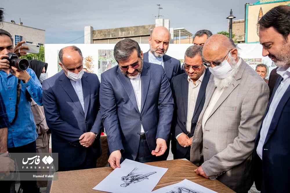 محمدمهدی اسماعیلی وزیر فرهنگ و ارشاد اسلامی در مراسم رونمایی از بزرگترین مجسمه برنزی پایتخت 