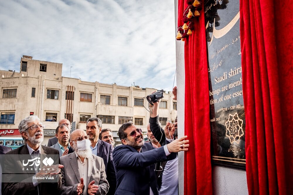 محمدمهدی اسماعیلی وزیر فرهنگ و ارشاد اسلامی در مراسم رونمایی از بزرگترین مجسمه برنزی پایتخت 