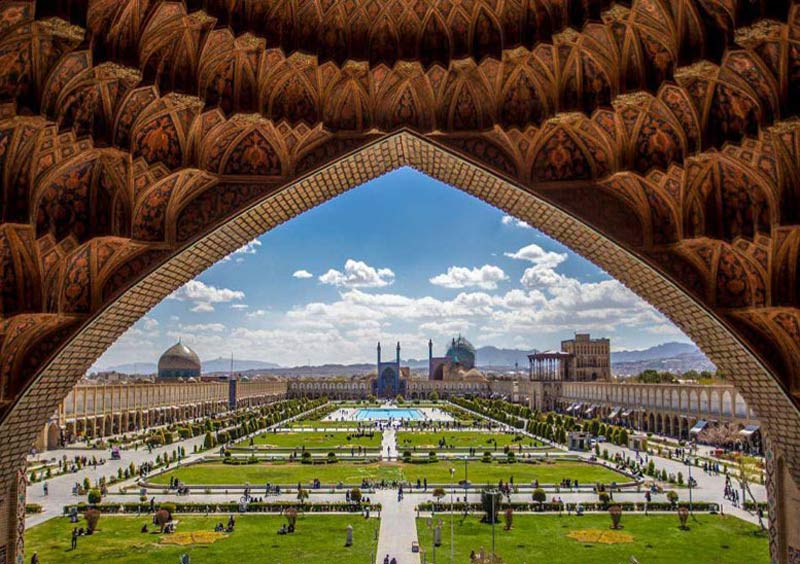 عالی قاپو اصفهان کجاست؟