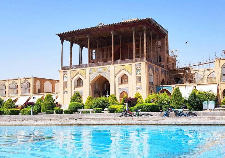عالی قاپو اصفهان کجاست؟