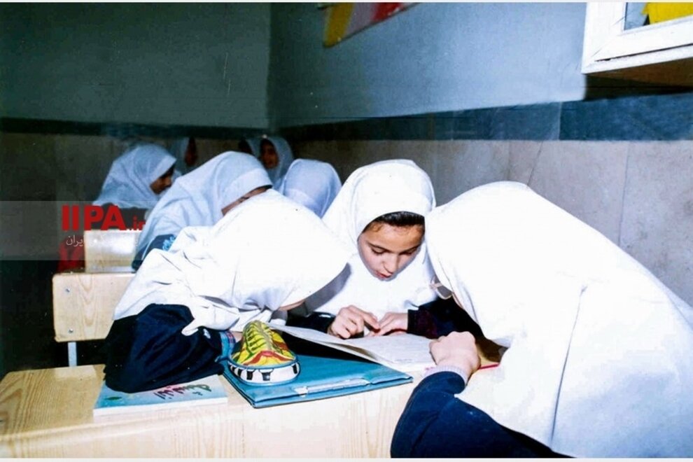 تصاویری از مدارس دخترانه و پسرانه در دهه هفتاد