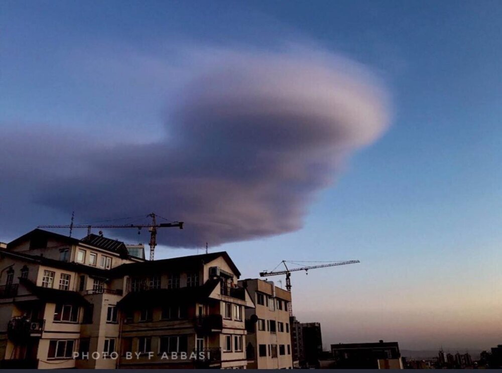(تصویر) ابری عجیب شبیه بشقاب پرنده در آسمان تهران