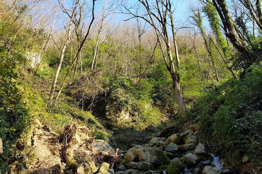 آبشار تماشایی آب پری کجا قرار دارد؟