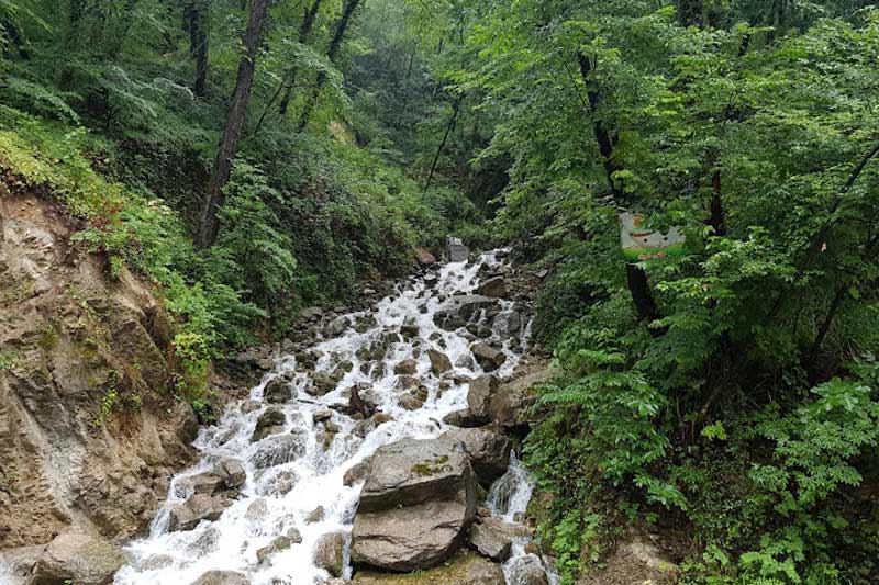 آبشار تماشایی آب پری کجا قرار دارد؟