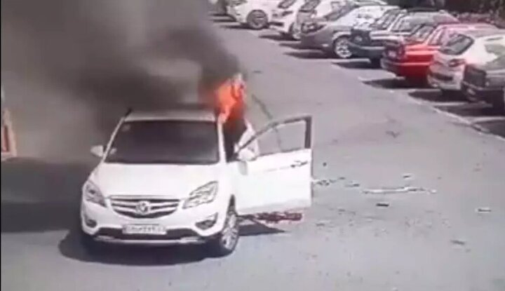این مرد تهرانی خواهرش را وسط خیابان داخل خودرو آتش زد! + علت ناموسی بود؟ + فیلم