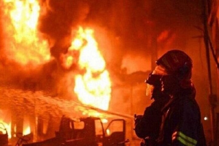 آتش گرفتن ۱۸ غرفه بازار گل در تهران! / فیلم