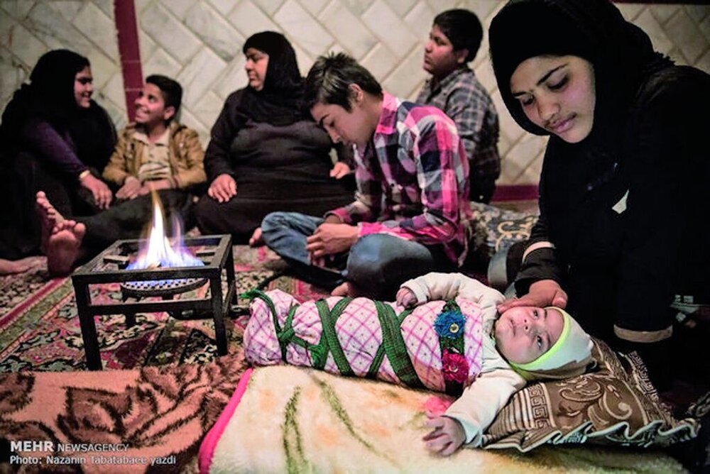 پسر ۱۳ساله کرمانی پدر شد/  فرزند بهزاد همیشه بیمار است / تصاویر