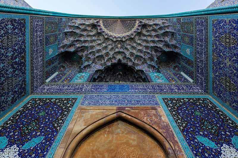 مسجد جامع اصفهان چند ایوان دارد؟