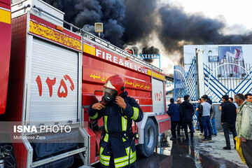 آتش‌نشانان مقابل شورای اسلامی شهر مشهد تجمع کردند