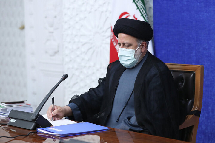  کیهان هم به منتقدان دولت پیوست/  رئیسی هیچ کمک ملموسی به حل مشکلات مردم نکرده