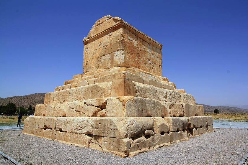 معماری درخورتوجه مقبره کوروش