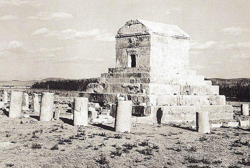 معماری درخورتوجه مقبره کوروش