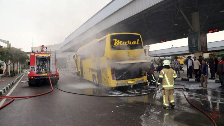 آتش گرفتن یک اتوبوس مسافربری در مشهد / ماجرا چه بود؟