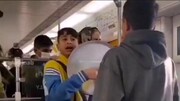 خوانندگی یک نوجوان در متروی تهران غوغا به پا کرد/ فیلم
