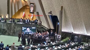 جدال و درگیری در مجلس بر سر شمارش آرا + فیلم